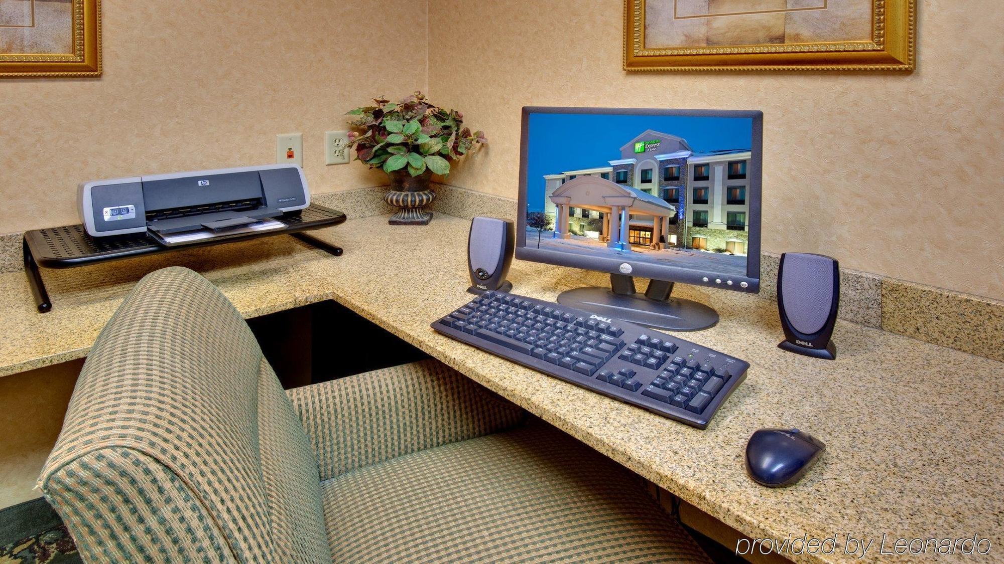 Holiday Inn Express Hotel & Suites Bismarck, An Ihg Hotel Facilities photo