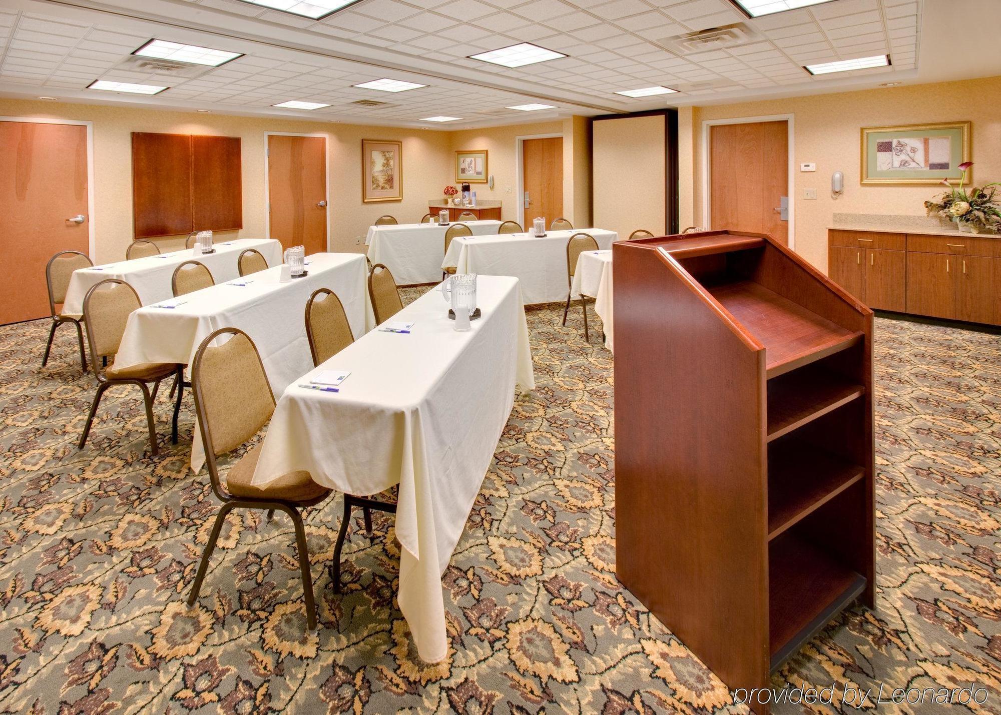 Holiday Inn Express Hotel & Suites Bismarck, An Ihg Hotel Facilities photo