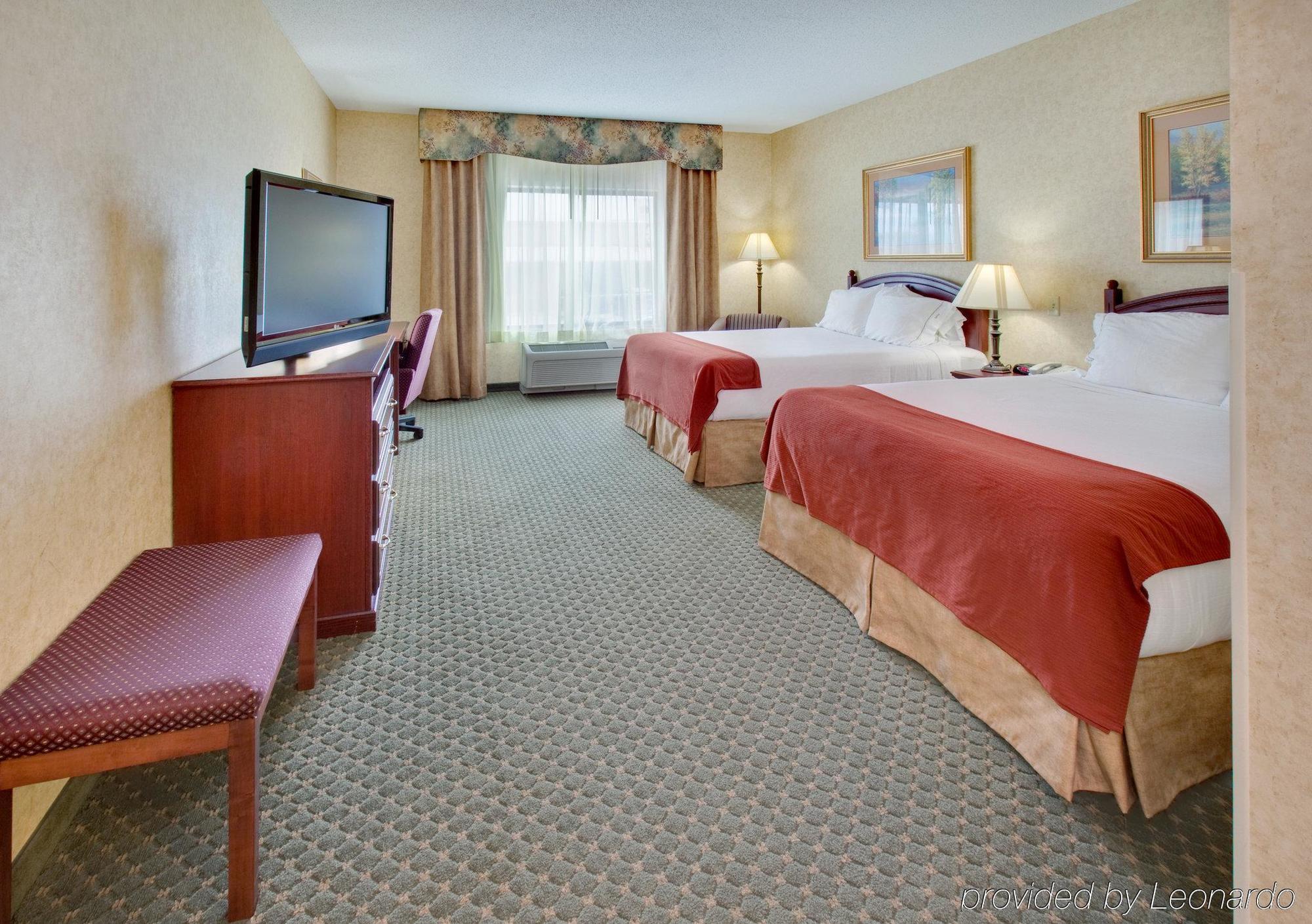 Holiday Inn Express Hotel & Suites Bismarck, An Ihg Hotel Room photo