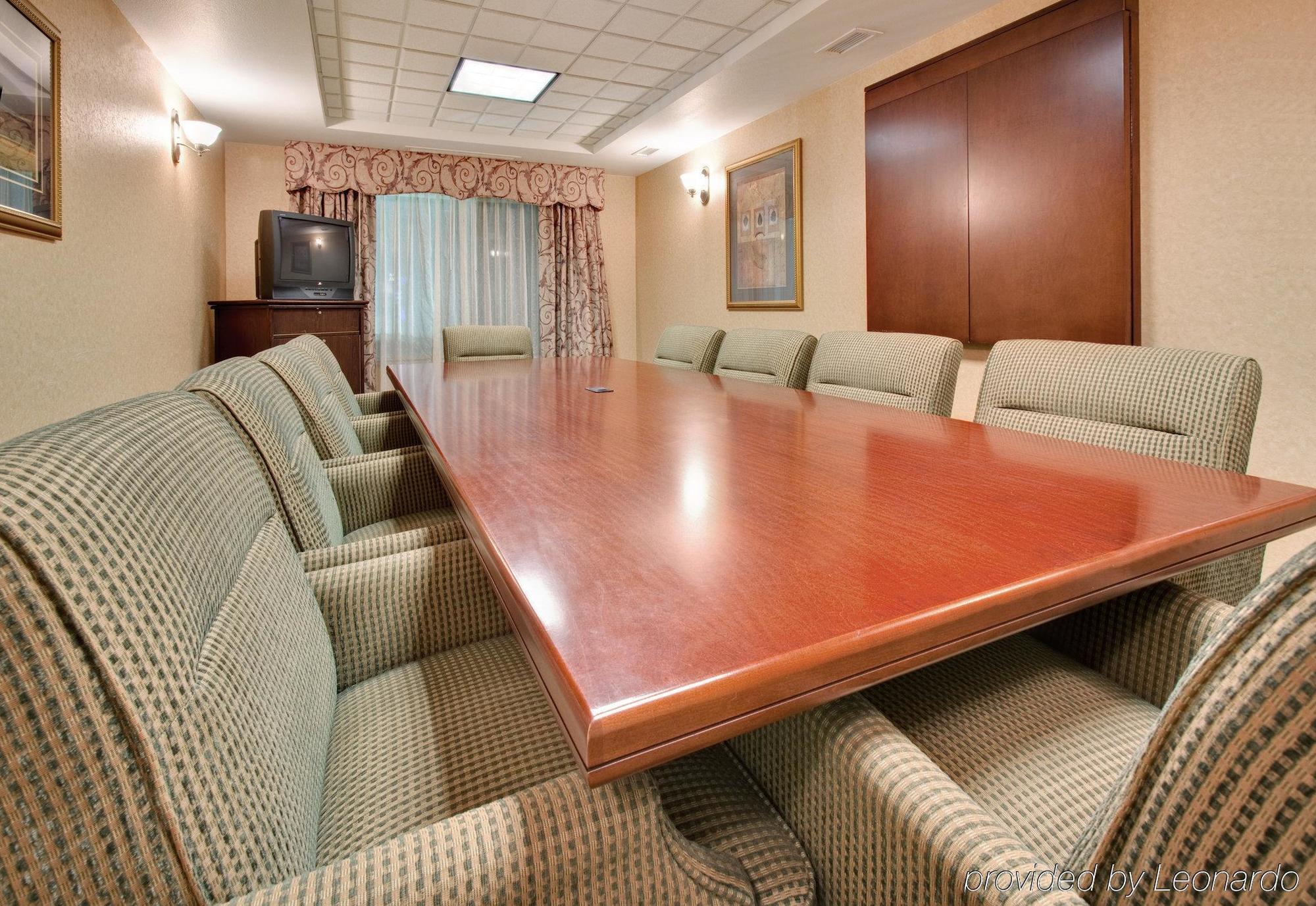 Holiday Inn Express Hotel & Suites Bismarck, An Ihg Hotel Facilities photo