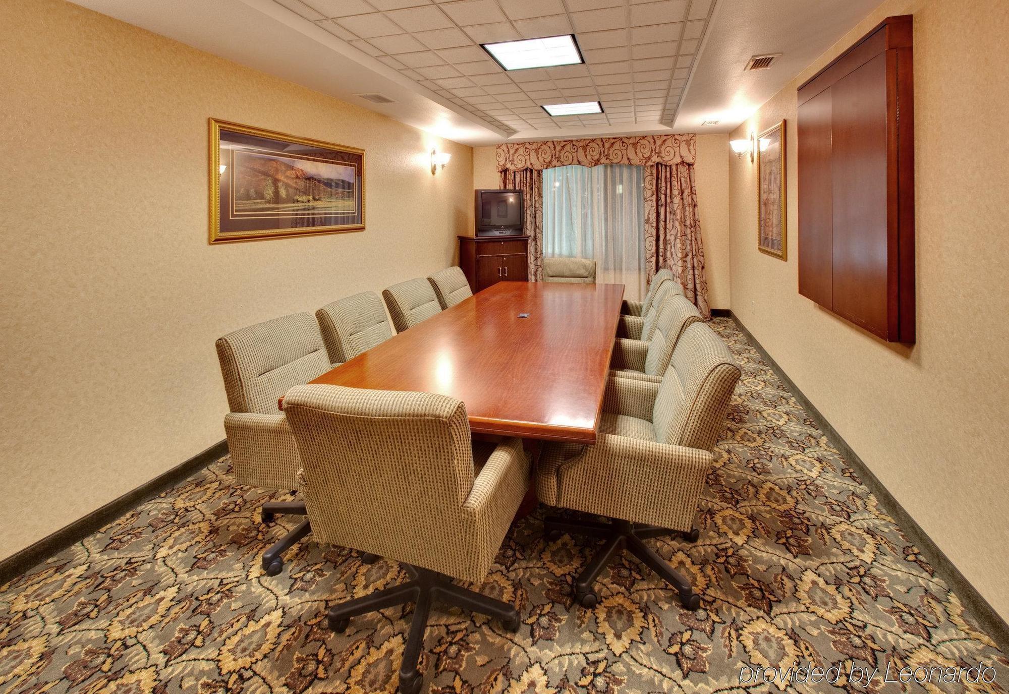 Holiday Inn Express Hotel & Suites Bismarck, An Ihg Hotel Facilities photo